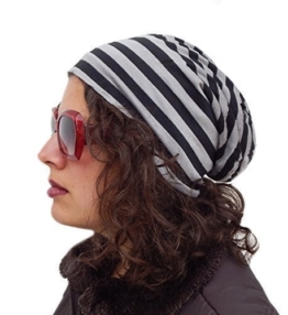 Long Beanie von Ella Jonte „Stripe“ in grau und schwarz- im Oversize-Look auch als lässige Indoor-Mütze zu tragen -